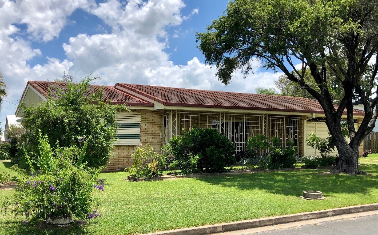 Welcoming home in excellent area. Close to hospitals, schools. 3 Bed 2 bath 2 car